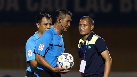 VPF không ban hành văn bản cấm HLV bình luận về trọng tài