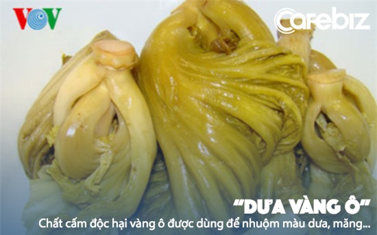 Không những được sử dụng cho dưa, vàng ô còn được người ta quết lên gà, măng hay nhiều loại thực phẩm khác. Vàng ô là hợp chất đứng thứ 5 trong số những chất độc gây ung thư, thậm chí chỉ cần hít phải chất này thôi cũng gây khó thở.