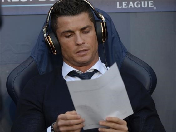 Tu chiec quan rach cua Zidane toi gia tri mot thien tai hinh anh 2