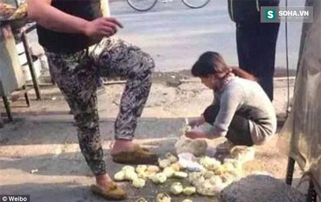 Cảnh tượng chướng tai gai mắt này làm cho cư dân mạng vô cùng phẫn nộ.