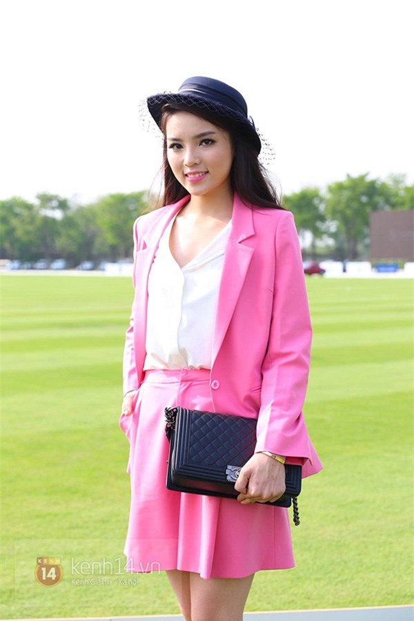 Hoa hậu Kỳ Duyên liên tục xuất hiện với chiếc cằm ngày càng nhọn - Ảnh 5.