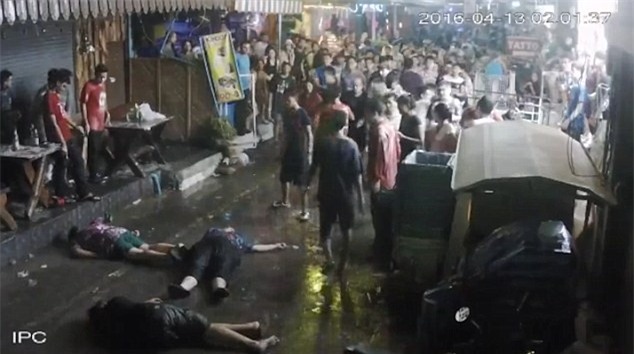 Thái Lan: Cả gia đình người Anh bị nhóm côn đồ đánh bất tỉnh tại khu nghỉ dưỡng nổi tiếng - Ảnh 2.
