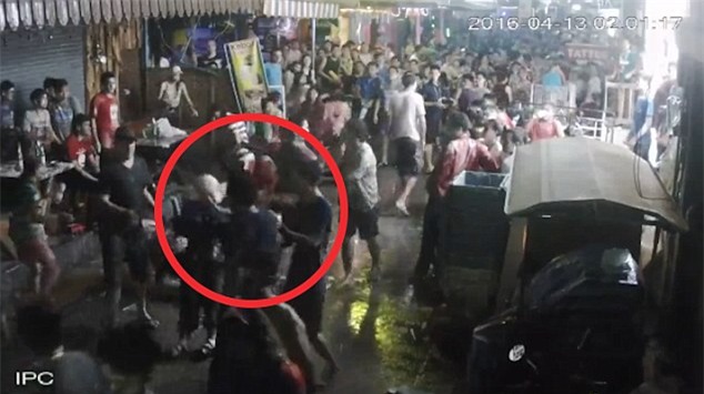 Thái Lan: Cả gia đình người Anh bị nhóm côn đồ đánh bất tỉnh tại khu nghỉ dưỡng nổi tiếng - Ảnh 6.