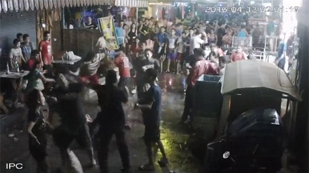 Thái Lan: Cả gia đình người Anh bị nhóm côn đồ đánh bất tỉnh tại khu nghỉ dưỡng nổi tiếng - Ảnh 8.