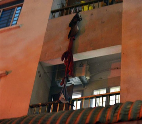 chay chung cu o linh dam: tre va vat ngu ngoai duong - 2