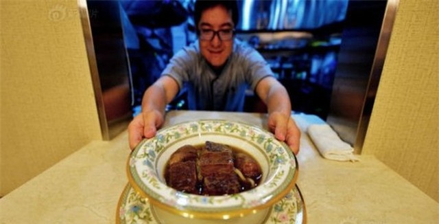 Chuyện không đùa: Bát phở bò có giá gần 7 triệu