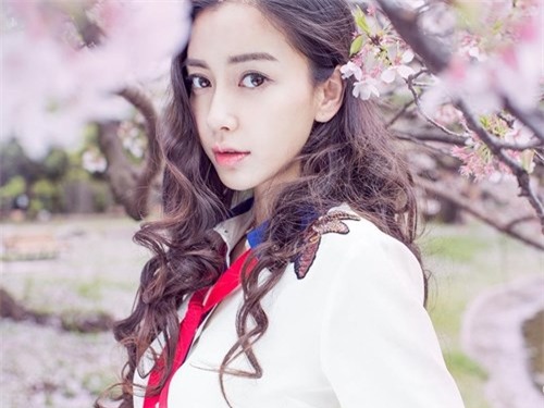 Angelababy xinh như thiên thần bên hoa anh đào - ảnh 2