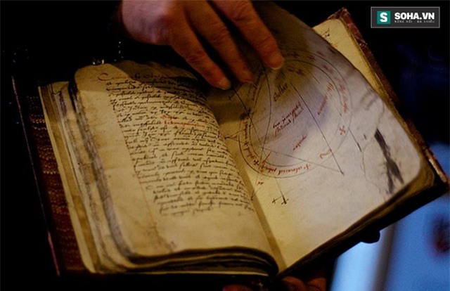 Cuốn sách cổ.