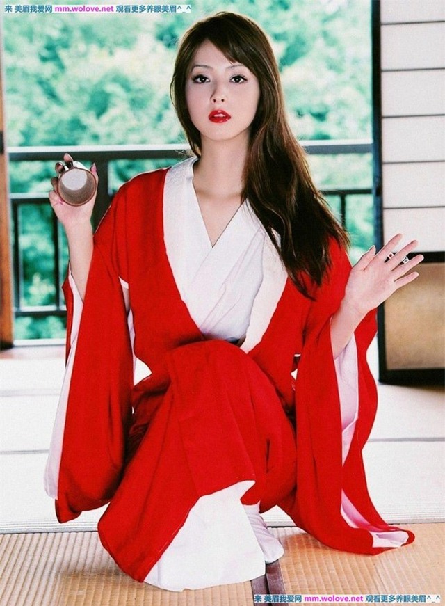 ve dep "quen loi ve" cua 4 my nu hot nhat nhat ban hinh anh 2