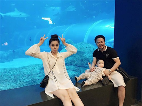 vo chong trang nhung tinh cam ben con gai o singapore - 5