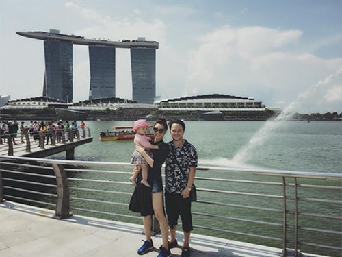 vo chong trang nhung tinh cam ben con gai o singapore - 9