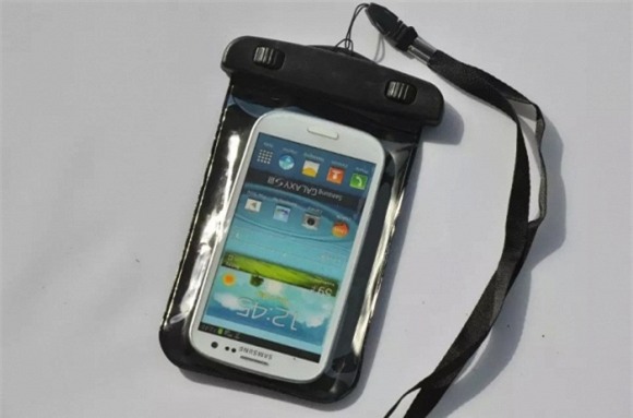 cách 'chữa cháy' thông minh khi điện thoại rơi xuống nước 2