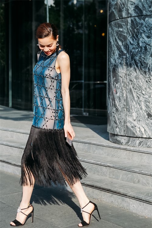 ha ho quyen ru khi make up trong suot nhu khong - 5