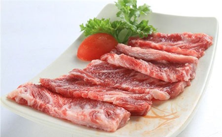 Ăn nhiều thịt quá mức không hấp thu hết sẽ dễ sinh sỏi thận (Ảnh minh họa)