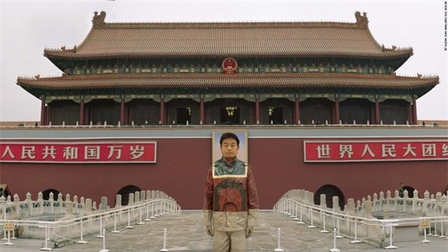 
Ẩn trong thành phố, Thiên An Môn (2005)
