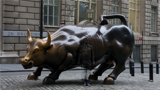 Ẩn trong New York, 2001