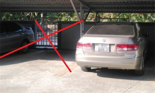 Vị trí chiếc xe ô tô (X) đậu tại bãi ở chung cư Phố Đông.