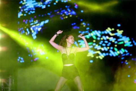 Maya chung minh vuot mat&nbsp;Ha Ho