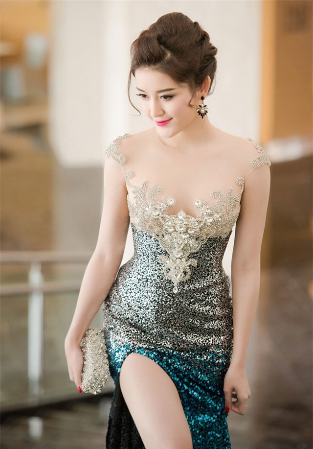 Huyen My dien vay hon 200 trieu dong di su kien hinh anh 3