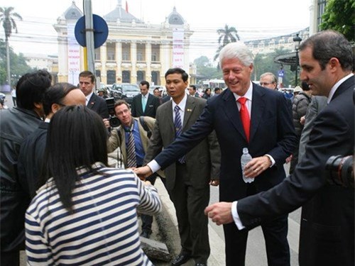 kiem tien gioi nhu cuu tong thong my bill clinton hinh anh 4