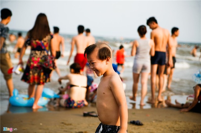 Bien Sam Son dong nghet, khach san chay phong hinh anh 11