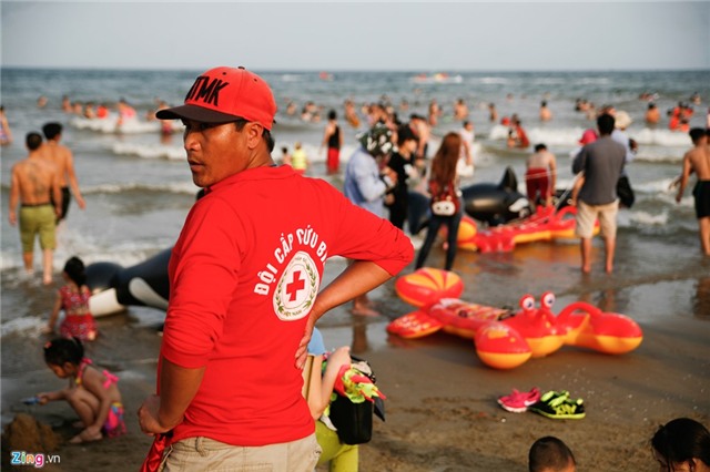 Bien Sam Son dong nghet, khach san chay phong hinh anh 9