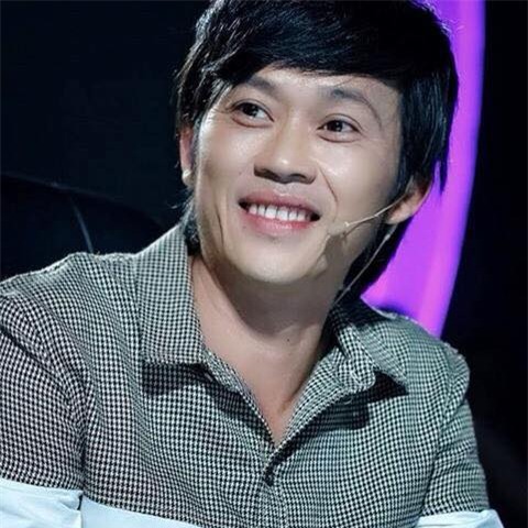 Ngày 2.3 năm nay, bức ảnh Hoài Linh ngồi ghế nóng nhận được 50.000 lượt like. Bức hình nụ cười tươi tắn được anh chọn làm ảnh đại diện thay thế ảnh cũ.