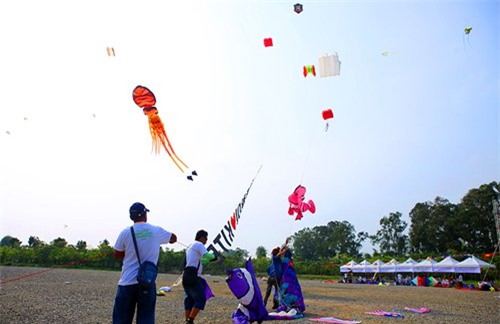 can canh dieu ran dai tram met tren bau troi thu do hinh anh 15