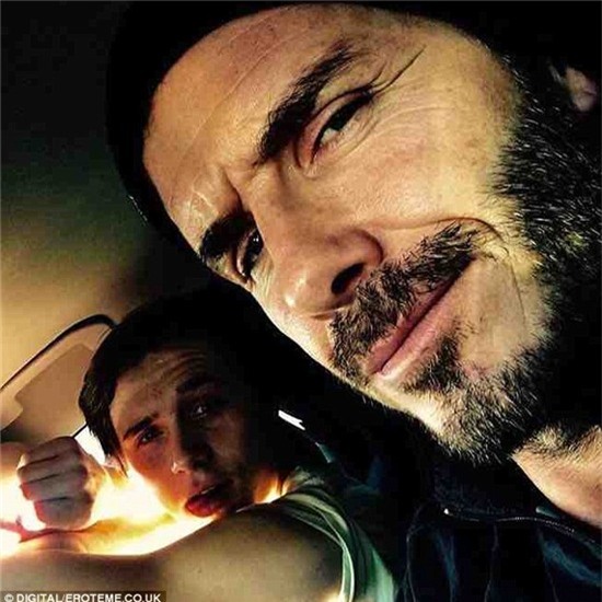 David Beckham lo lắng vì ngồi trên xe trong lúc Brooklyn tập lái - Ảnh 1.