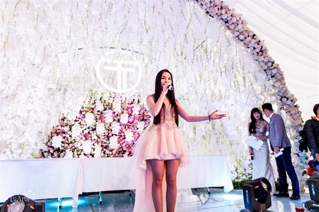 Cả Lam Trường và Hiền Thục đều bay ra để hát mừng đám cưới của cô dâu chú rể