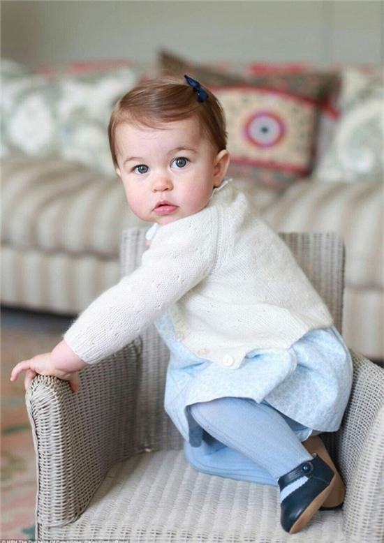 Công chúa nhỏ nước Anh xinh xắn trong loạt ảnh mừng sinh nhật đầu tiên - Ảnh 4.
