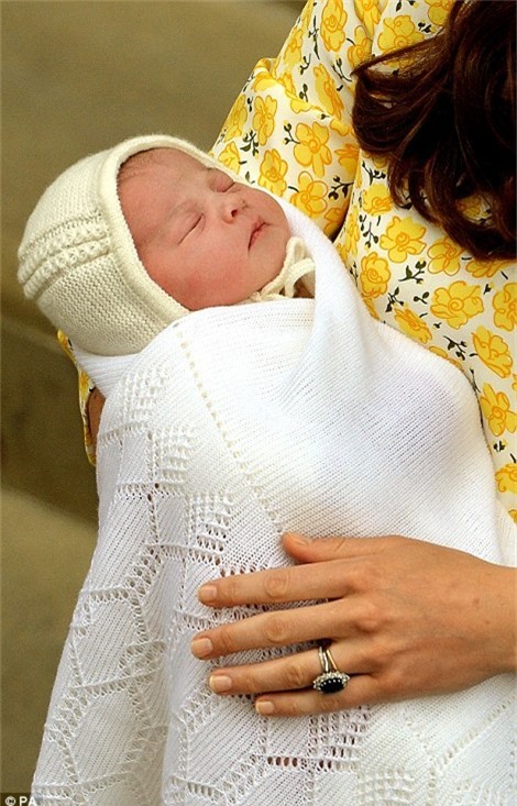 Công chúa nhỏ nước Anh xinh xắn trong loạt ảnh mừng sinh nhật đầu tiên - Ảnh 7.