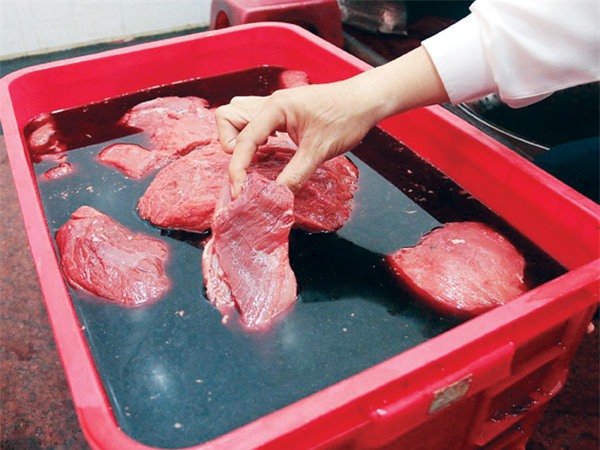 nhan biet thit gia suc, gia cam chua chat cam hinh anh 1