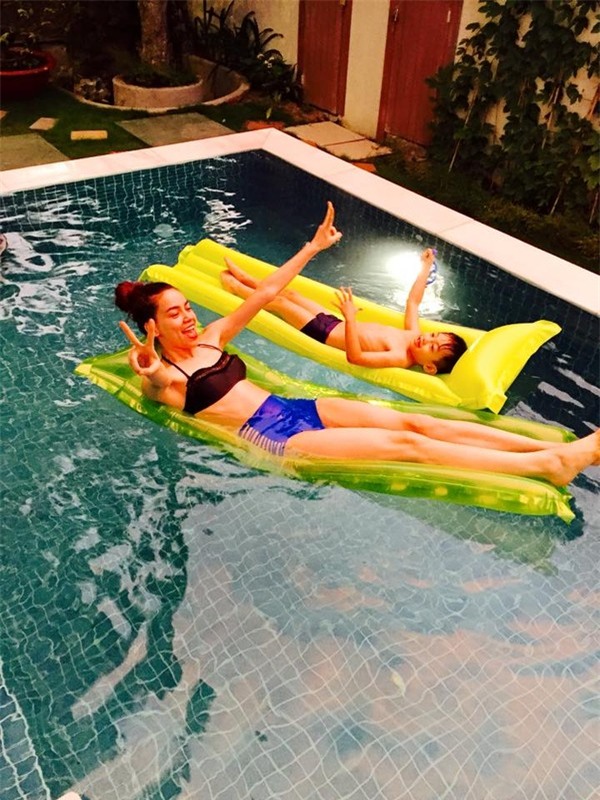 Học lỏm tuyệt chiêu trốn nắng của sao Việt vào những ngày oi bức - Ảnh 1.