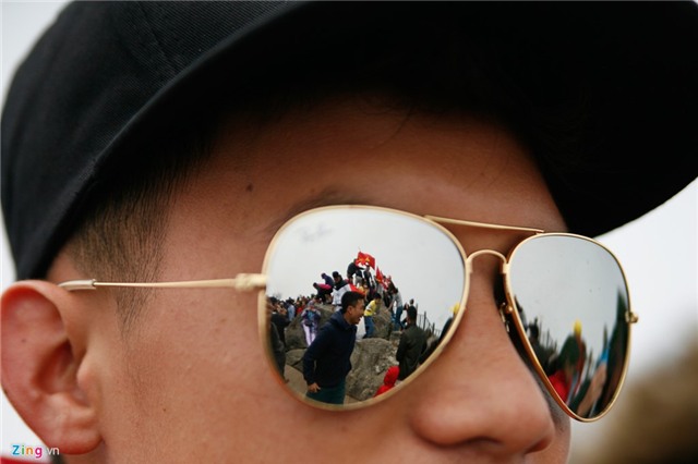 Canh 'chinh phuc' Fansipan khon kho ngay nghi le hinh anh 18