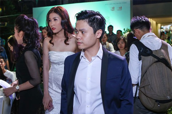 Cứ ai sánh bước cùng Phan Thành đều được cho là người Phan Thành đang hẹn hò.