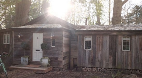 Becks ngập tràn hạnh phúc bên 'núi quà' trong ngày sinh nhật 8