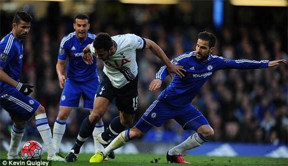Chelsea hoa Tottenham 2-2, Leicester vo dich ngoai hang Anh  hinh anh 4