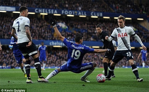Chelsea hoa Tottenham 2-2, Leicester vo dich ngoai hang Anh  hinh anh 7