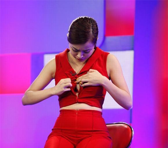 Sao Việt và những lần bối rối vì sự cố nhạy cảm trên sân khấu - Ảnh 2.