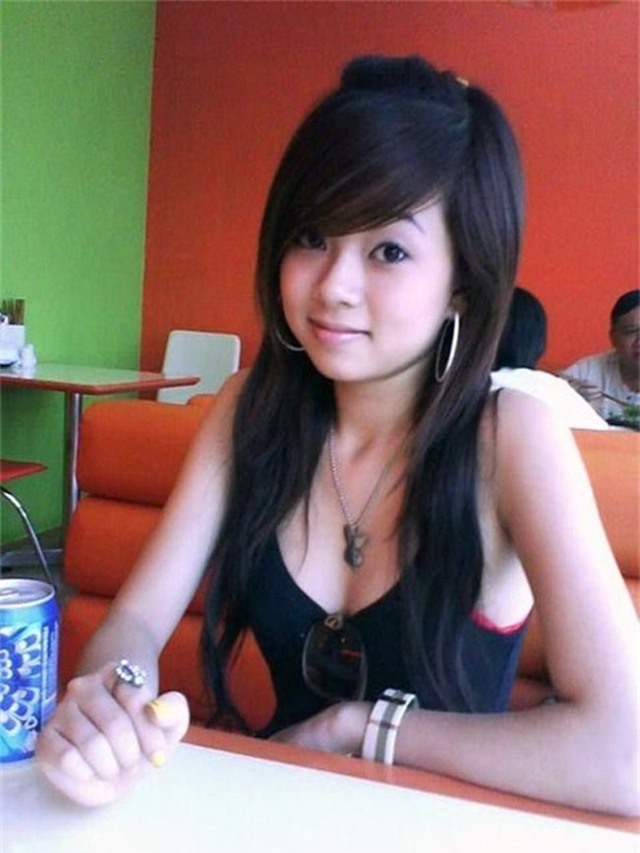 Sau thành công trong Nhật ký Vàng Anh, Ly Kute vẫn theo đuổi nhiều hoạt động giải trí và đảm nhận vai trò MC cho chương trình thiếu nhi – Mười vạn câu hỏi vì sao. Ở thời điểm này, cô nàng theo đuổi hình tượng trong sáng, đáng yêu với mái tóc “sư tử” được giới trẻ ưa chuộng một thời.