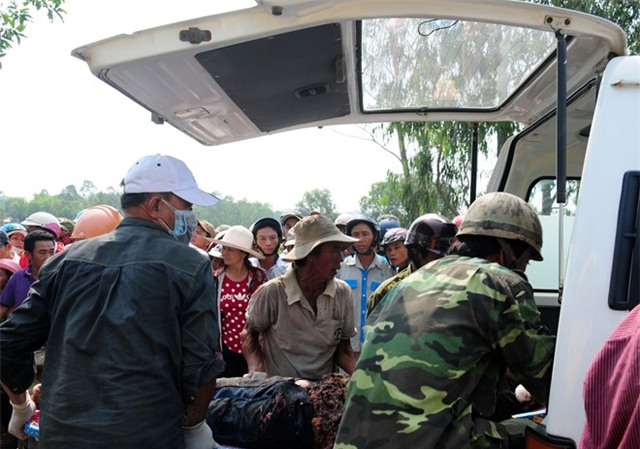 Can canh xe tai va cham xe khach, 4 nguoi chet  hinh anh 4