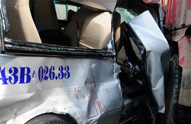 Can canh xe tai va cham xe khach, 4 nguoi chet  hinh anh 9