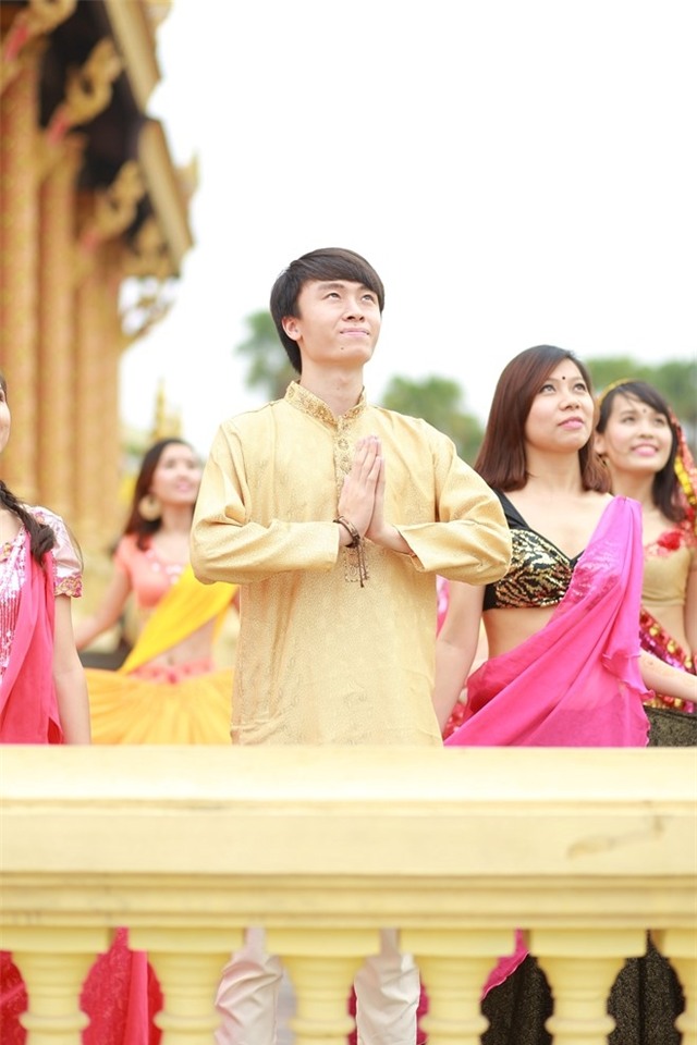 Sau ky yeu 'Hau due mat troi' lai den 'Co dau 8 tuoi' hinh anh 7