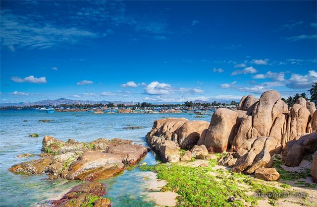 Mot ngay dem kham pha Tuy Phong - bai da Co Thach hinh anh 7