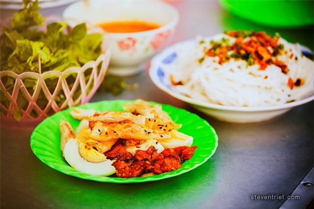 Mot ngay dem kham pha Tuy Phong - bai da Co Thach hinh anh 9