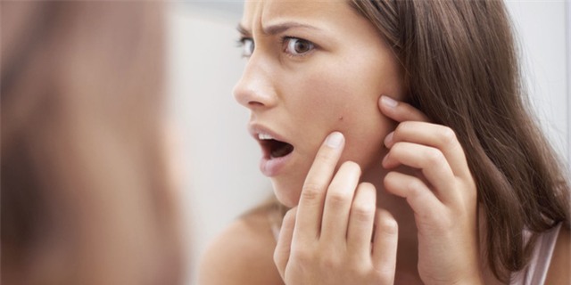 Smartphone là một trong những nguyên nhân hàng đầu huỷ hoại làn da của bạn - Ảnh 1.