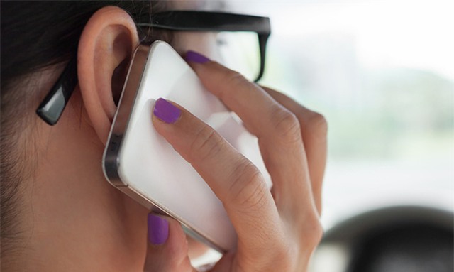Smartphone là một trong những nguyên nhân hàng đầu huỷ hoại làn da của bạn - Ảnh 2.
