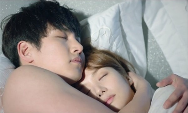 tiet lo 10 thoi quen khi ngu cua nguoi chong yeu vo - 1