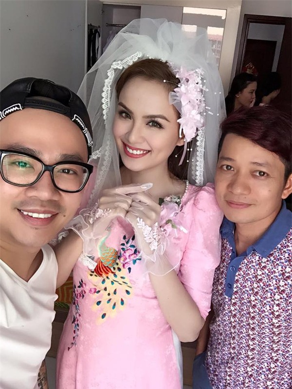 Hình ảnh Diễm Hương với phần bụng kém thon trong ngày cưới.